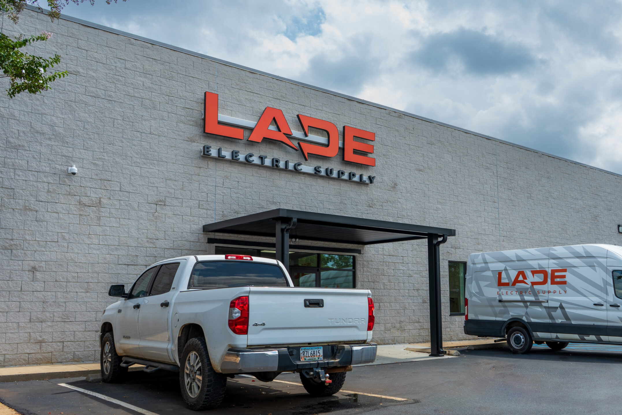 Main entrance to Lade Electric Supply in Albany, GA